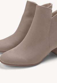 Tamaris Tronchetti - grey