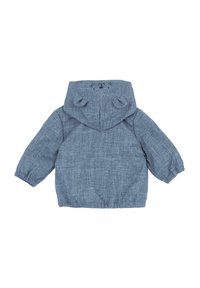 Chaqueta ligera y azul con un patrón texturizado. Presenta una capucha con detalles de cara de animal y puños elásticos. Se muestra la vista trasera.