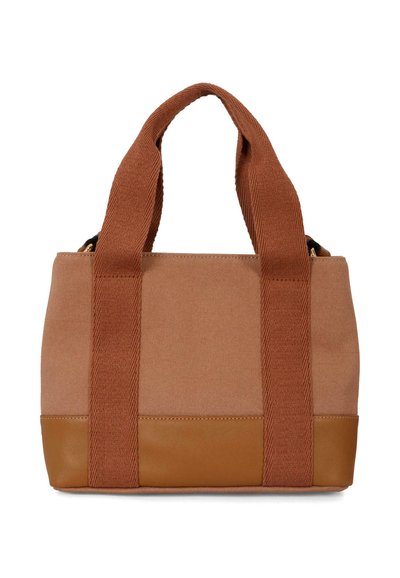 Borsa tote in tela marrone con due manici testurizzati e una base in pelle liscia color tan. Dotata di chiusura con zip e dettagli in hardware dorato.