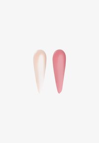 Due gocce di crema a forma di goccia, una di colore nude chiaro e l'altra di un rosa delicato, su uno sfondo bianco, che mostrano una consistenza liscia e una finitura lucida.
