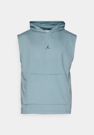 Helesinine saviga varustatud sleeveless kapuutsiga, millel on eesmine tasku ja must Jumpman logo tikandina rinnal.