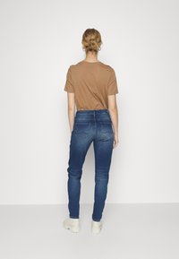 Pepe Jeans CAREY - Calças de ganga de perna direita - blue denim