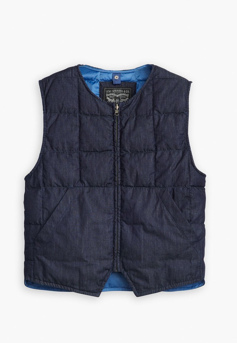 Dunkelblaues Denim-Weste mit einem Reißverschluss vorne, puffigem gesteppte Design, zwei Vorderentaschen und einem kontrastierenden blauen Innenfutter.
