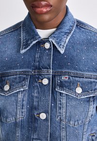 Tommy Jeans CLASSIC TRUCKER - Jakna iz džinsa - denim medium