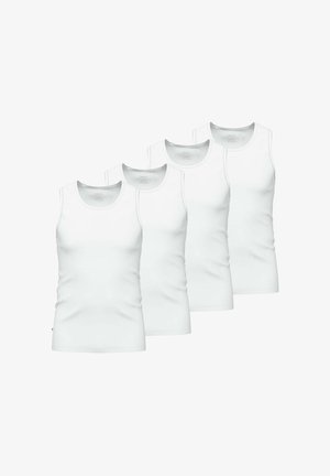 Vier schlichte weiße ärmellose Unterhemden in gestufter Formation auf weißem Hintergrund angeordnet.