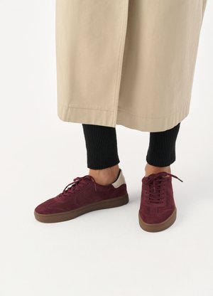 CODY - Tossud - cherry