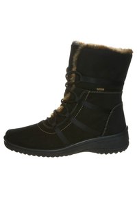 Bota negra de media caña con un suave cuello de piel sintética, parte superior de ante, diseño con cordones y suela de goma texturizada para mayor agarre.
