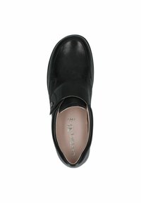 Čierne kožené poltopánky na slip-on s hladkým povrchom, elastickou bočnou časťou a okrúhlou špičkou. Interiér má jemné béžové podšívku a logo.