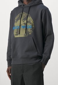 WOOD WOOD Mikina s kapucí - black