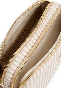 Tommy Hilfiger POPPY SUMMER CAMERA BAG - Sac bandoulière - khaki