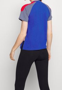 adidas Performance Camiseta estampada - blue