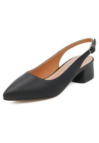 Pump slingback nera con punta affusolata, tacco basso a blocco e finitura in pelle liscia; presenta un design con ritaglio e cinturino alla caviglia regolabile.