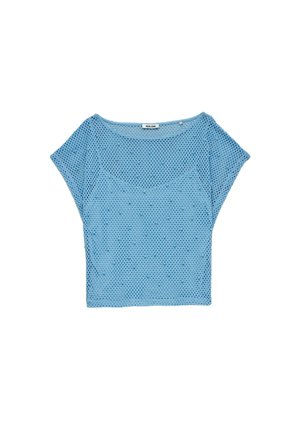 Haut en maille bleu clair à manches courtes avec un décolleté carré. Le tissu texturé offre une coupe décontractée avec de larges ouvertures pour la respirabilité.