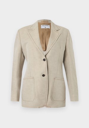 Beige skræddersyet blazer med to sorte knapper, hakket reverskrave og to forlommer, vist mod en hvid baggrund.