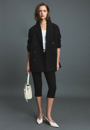 Stradivarius, SHAWL NECK SHORT COAT - Pitkä takki - black
