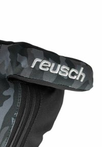 Zwart en grijs camouflagepatroon handschuh met een gestructureerde stof. "Reusch" label in het wit op een band genaaid. Ritsdetail aan de zijkant.