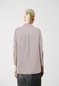 GAP BIG STRIPES BIG CUFF BIG COLLAR - Button-down blouse - red/pink
