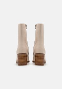 Zign LEATHER - Kotníkové boty - off white