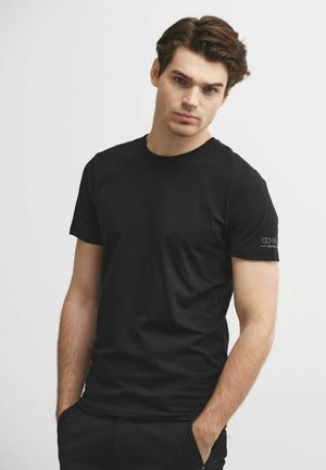 OCHNIK T-shirt basic - black