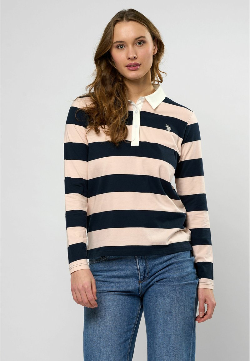 Polo met lange mouwen in marineblauw en lichtroze strepen, voorzien van een witte kraag en een klein geborduurd logo op de borst.