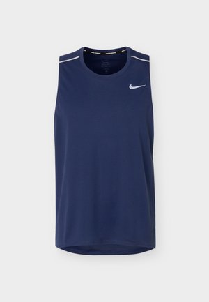 Tumesinine sportlik varrukateta tanktop ümmarguse kaelusega ja vasakul rinnal peegeldav Nike Swoosh logo.