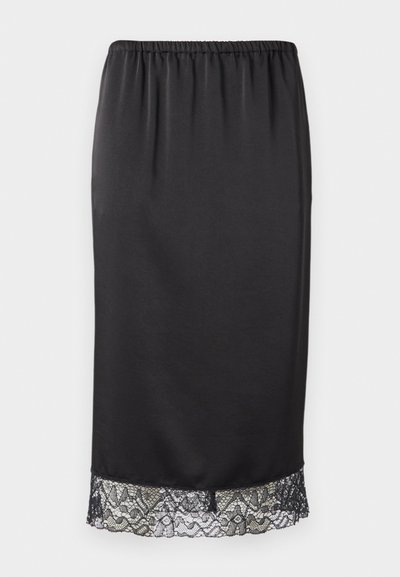 Jupe midi noire avec une taille élastique, ornée d'une bordure en dentelle à l'ourlet. Le tissu est lisse et tombe doucement.