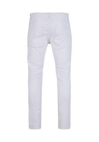Pantaloni din denim alb, cu o croială slim, având două buzunare pe spate și o tăietură dreaptă. Textură netedă și detalii minime de cusătură vizibile.