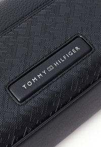 Tommy Hilfiger MONOGRAM WASHBAG - Neceser - black