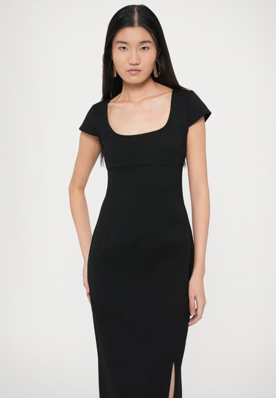 Melnas auduma kleita ar kvadrātveida izgriezumu, kapu piedurknēm un sānu šķēlumu. Pieguļošs siluets ar redzamām šūšanas līnijām, gluda tekstūra.