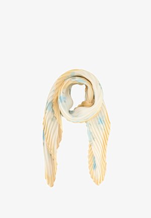 Kremowy szal z niebiesko-beżowymi kwiatowymi wzorami, plisowanym materiałem i falistymi brzegami, ułożony w luźną pętlę.