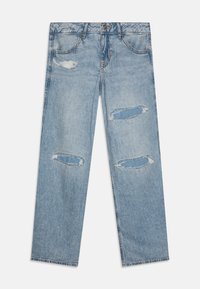 Jean en denim bleu clair avec une coupe droite, présentant des déchirures effilochées aux genoux et un style classique à cinq poches.