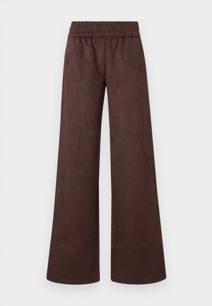 Bruine brede broek gemaakt van zachte stof, met een elastische tailleband en een gladde, matte textuur, zonder zichtbare zakken of patronen.