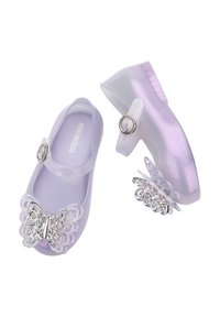 Scarpe da jelly viola per bambini con punta chiusa, materiale trasparente, cinturino con accessori in argento e decorazioni a farfalla.