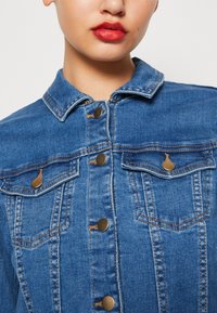 VILA VINEED LIA3 MBD -NOOS - Jeansjakke - medium blue denim