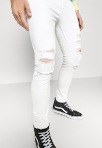 Jack & Jones Vaqueros pitillo - white