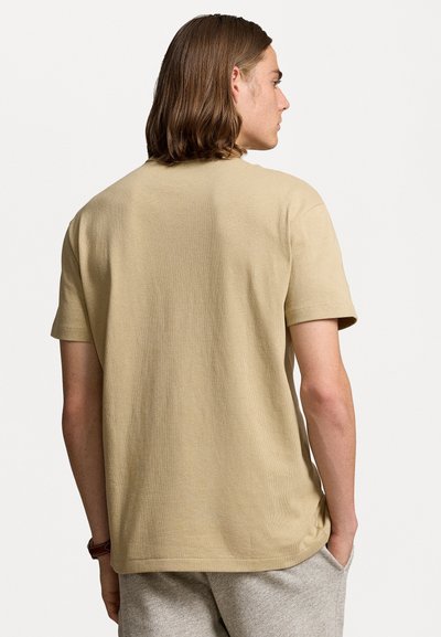 Polo Ralph Lauren CLASSIC FIT HEAVYWEIGHT JERSEY T-SHIRT - Paprasti marškinėliai - classic khaki