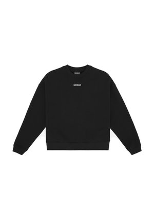Czarny sweatshirt z długimi rękawami, okrągłym dekoltem i ściągaczami na mankietach. Zawiera subtelne białe logo na piersi. Gładka struktura tkaniny.