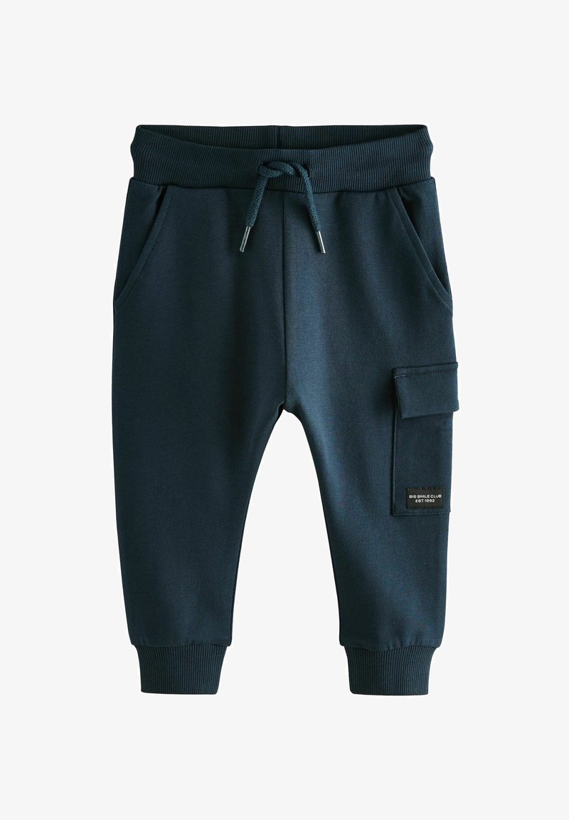 Pantalon de jogging enfant bleu foncé avec taille élastique, cordon de serrage, poches avant, chevilles élastiquées et une poche à rabat sur la jambe droite.