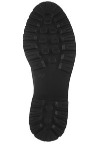 Suela de zapato de goma negra con surcos profundos, que presenta patrones circulares y rectangulares para mayor tracción. Construcción robusta diseñada para la durabilidad.