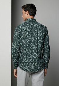 Next PRINTED SINGLE CUFF- REGULAR FIT - Shirt - green floral