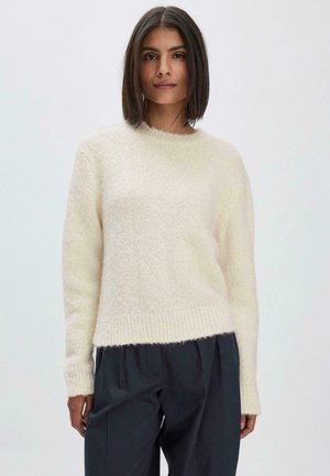 Cremefarbener Strickpullover mit Rundhalsausschnitt, langen Ärmeln und geripptem Saum. Hergestellt aus weichem, flauschigem Material mit lockerer Passform.