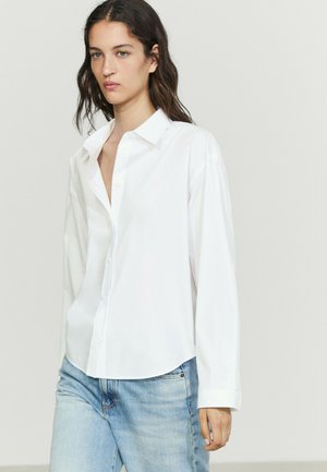 Massimo Dutti, 100% COTTON POPLIN SHIRT WITH BACK DETAIL - Camicia - white