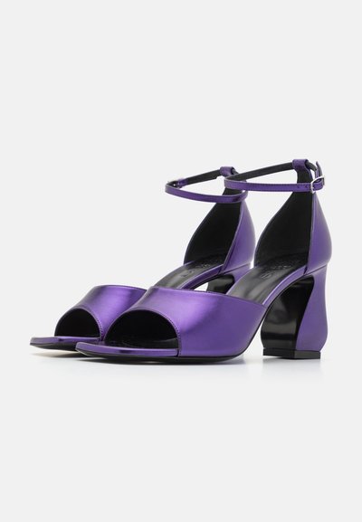 SI ROSSI Sandaalit nilkkaremmillä - purple