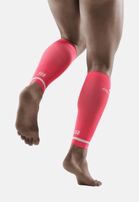 CEP THE RUN COMPRESSION CALF SLEEVES MEN - MADE IN GERMANY - Bandages - pink