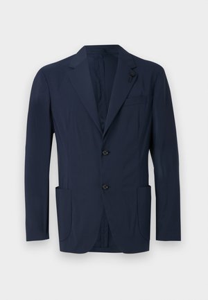 Námořnický modrý blazer vyrobený z hladké tkaniny, s jednoradovým zapínáním, dvěma předními kapsami, náprsní kapsou a klopovými detaily.