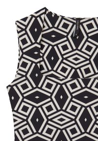 Top senza maniche in bianco e nero con un motivo geometrico a diamante e contorni in contrasto. Il materiale appare morbido con una superficie liscia.