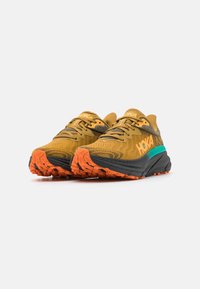 HOKA CHALLENGER 7 - Běžecké boty do terénu - honey/black