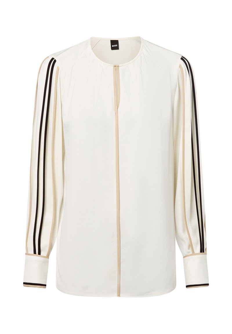 Weiße Bluse mit langen Ärmeln, mit beigen und schwarzen Streifen entlang der Ärmel und in der Mitte, runder Ausschnitt und mit Manschetten.