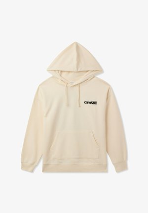 Kremowy hoodie z kieszenią kangurką, kapturem ze sznurkiem i kontrastowym czarnym napisem "CRIME" na lewej klatce piersiowej.