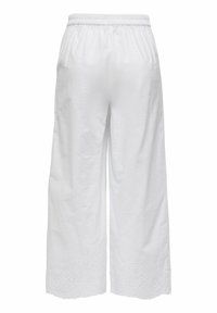Witte linnen broek met brede pijpen, een elastische tailleband en gedetailleerde oogjesborduur aan de onderrand. Zachte textuur en een ontspannen pasvorm.